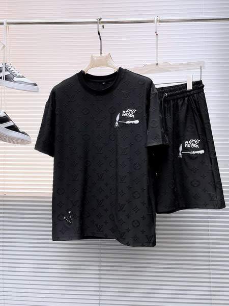 Picture of LV Shirt Pant Suits _SKULVM-5XL13gn2423563